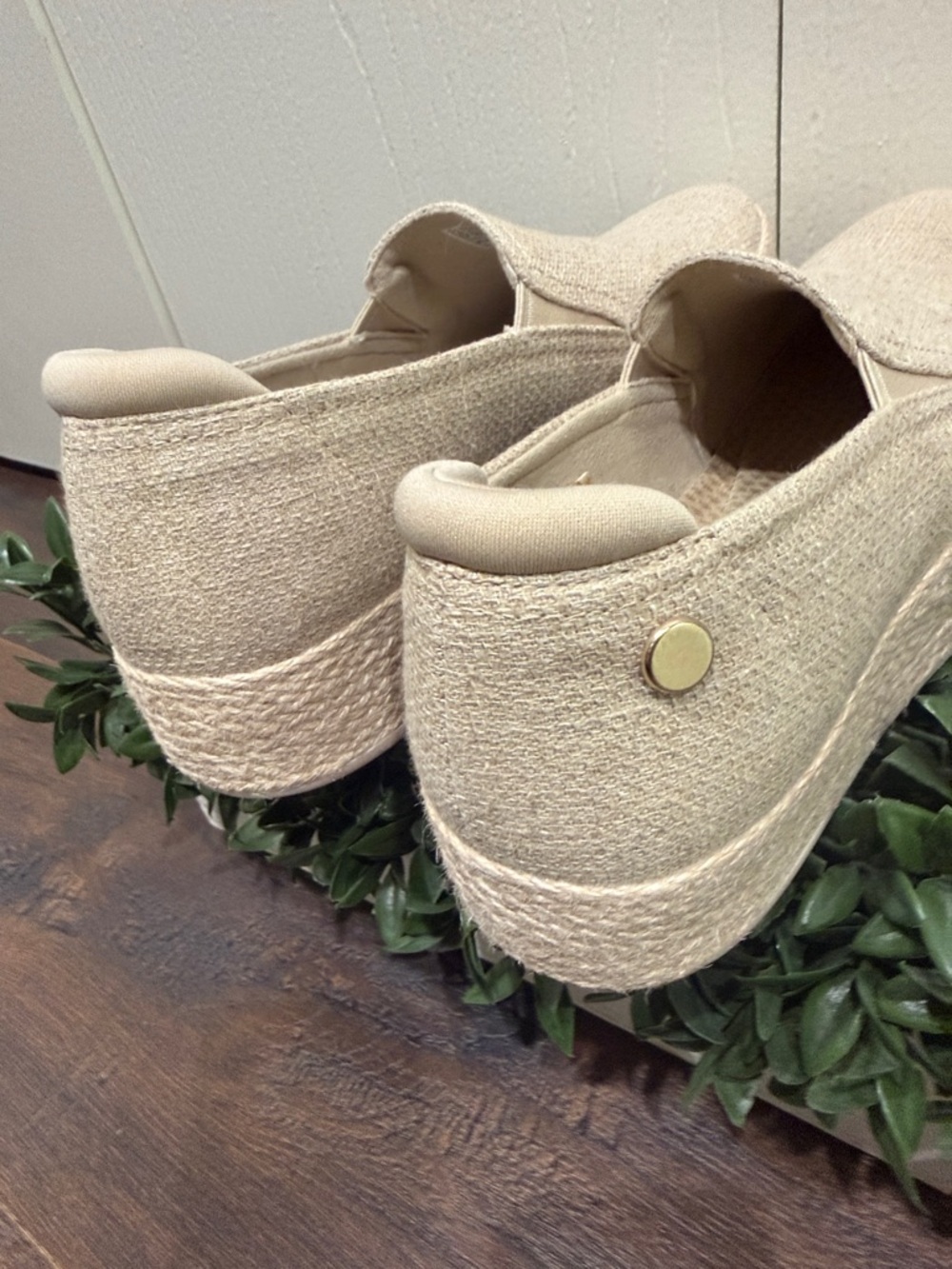 Skechers Martha Stewart 
Skechers BOBS Sesame Slip-On
Sneaker Size 8 Cream Color - Picture 5 of 9